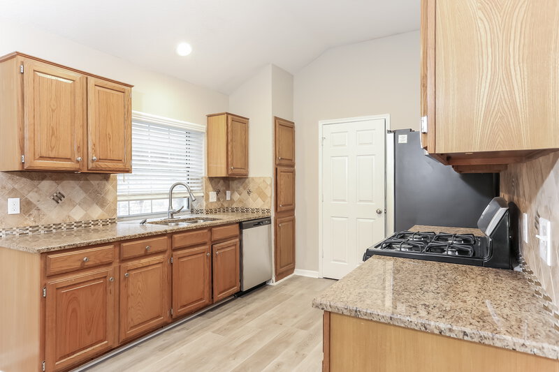 2,555/Mo, 434 Windhurst Dr Grand Prairie, TX 75052 Kitchen View