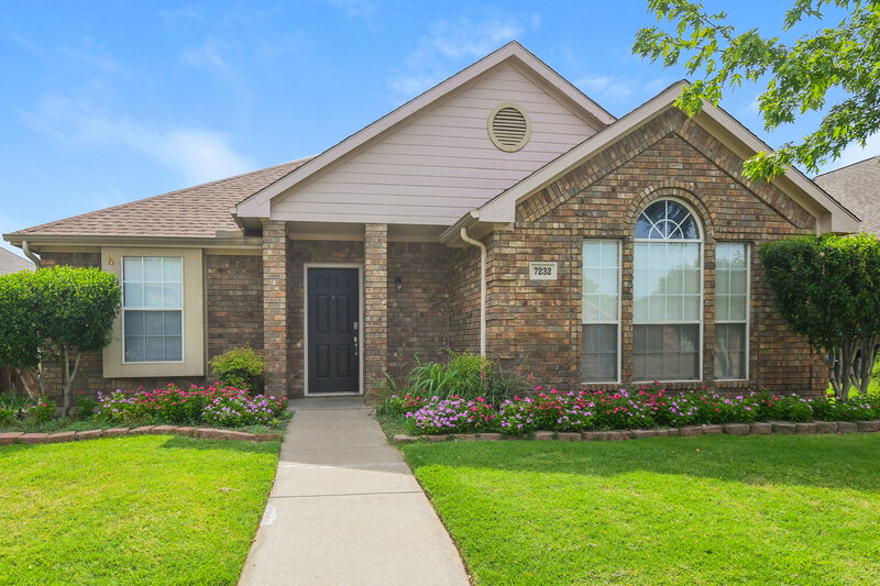 2,265/Mo, 7232 Indiana Ave Fort Worth, TX 76137 External View