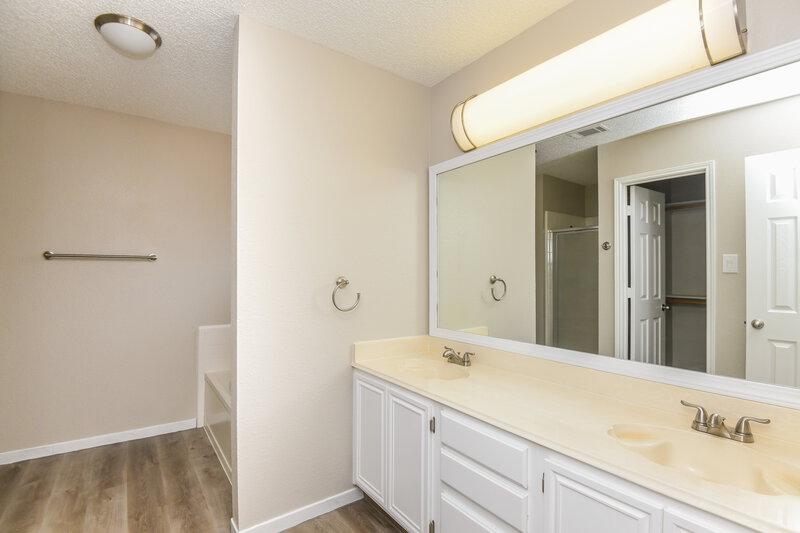 2,265/Mo, 7232 Indiana Ave Fort Worth, TX 76137 Bathroom View