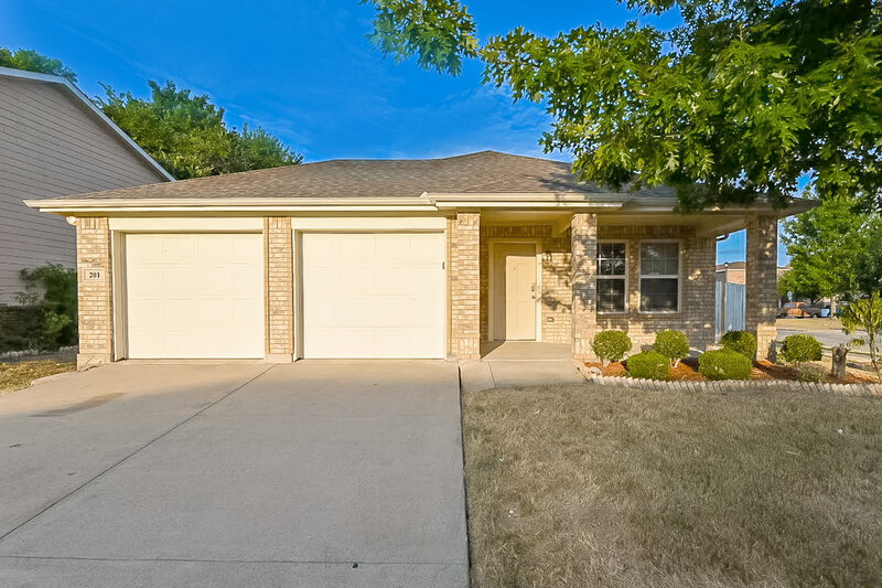 1,975/Mo, 201 Green Meadows Rd Wilmer, TX 75172 External View