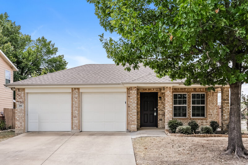 1,990/Mo, 201 Green Meadows Rd Wilmer, TX 75172 External View