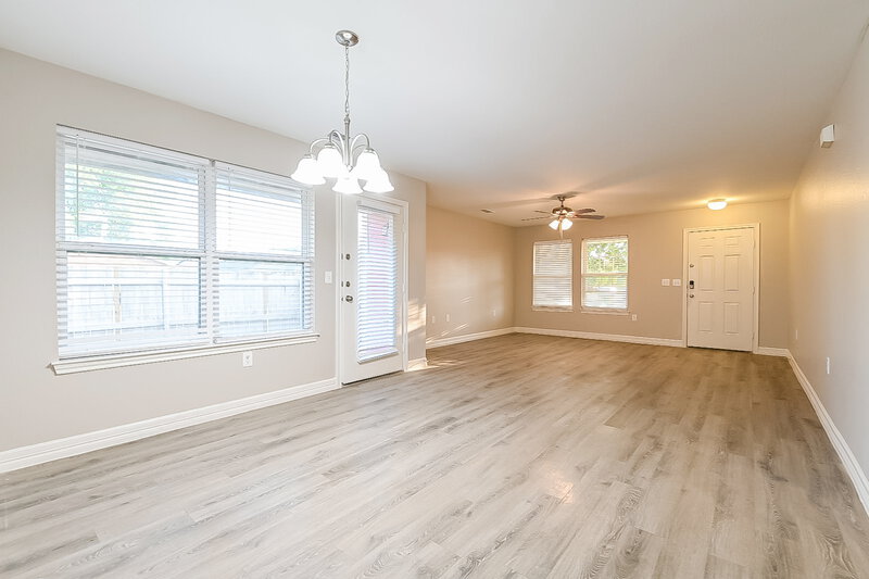 1,975/Mo, 201 Green Meadows Rd Wilmer, TX 75172 Dining Room View 2