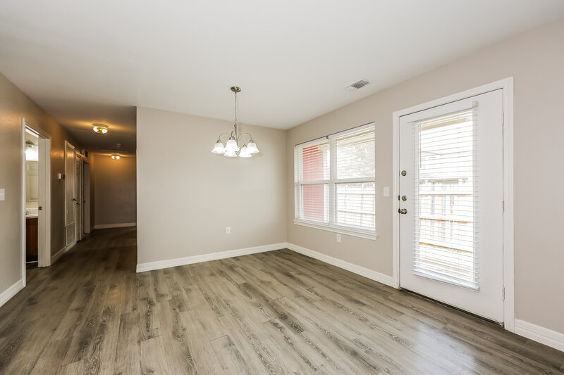 1,990/Mo, 201 Green Meadows Rd Wilmer, TX 75172 Dining Room View 2
