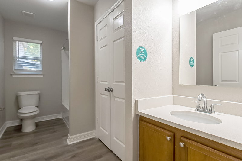 1,975/Mo, 201 Green Meadows Rd Wilmer, TX 75172 Bathroom View