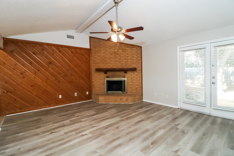 2,325/Mo, 4214 Ticino Valley Ct Arlington, TX 76016 Living Room View 2