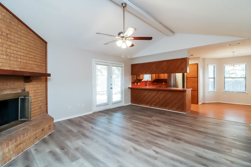 2,325/Mo, 4214 Ticino Valley Ct Arlington, TX 76016 Living Room View 3