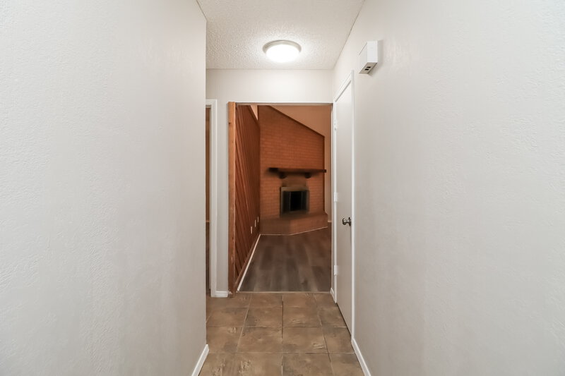 2,325/Mo, 4214 Ticino Valley Ct Arlington, TX 76016 Hallway View