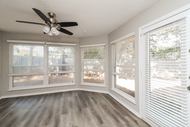 2,325/Mo, 4214 Ticino Valley Ct Arlington, TX 76016 Sun Room View