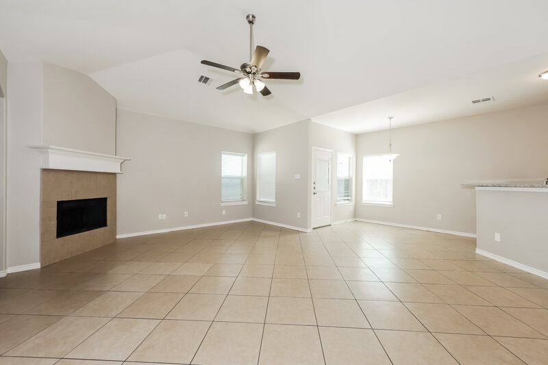 2,005/Mo, 2113 Beacon Way Fort Worth, TX 76140 Living Room View