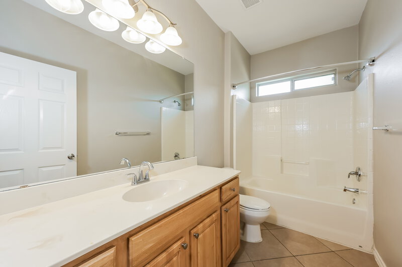 2,005/Mo, 2113 Beacon Way Fort Worth, TX 76140 Bathroom View
