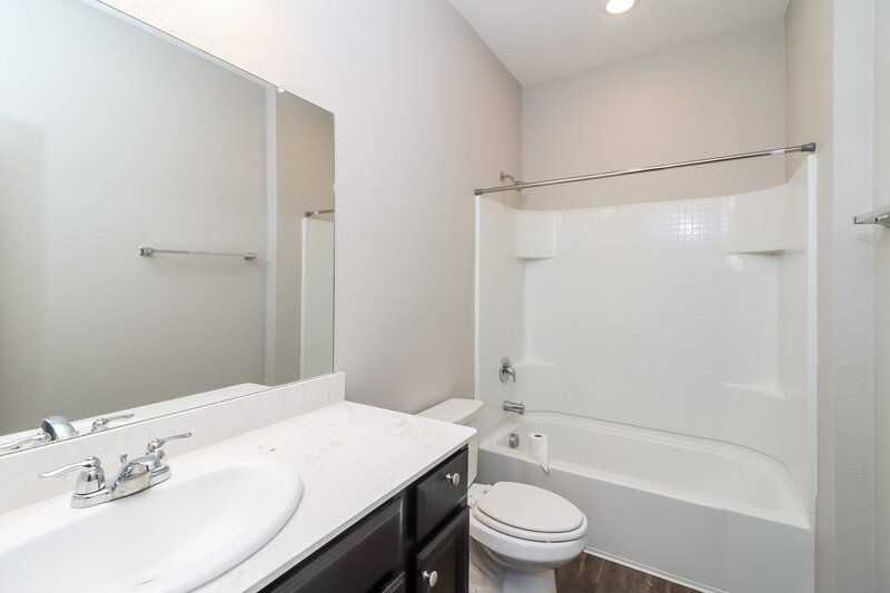 2,085/Mo, 10332 Jameson Ln Crowley, TX 76036 Main Bathroom View