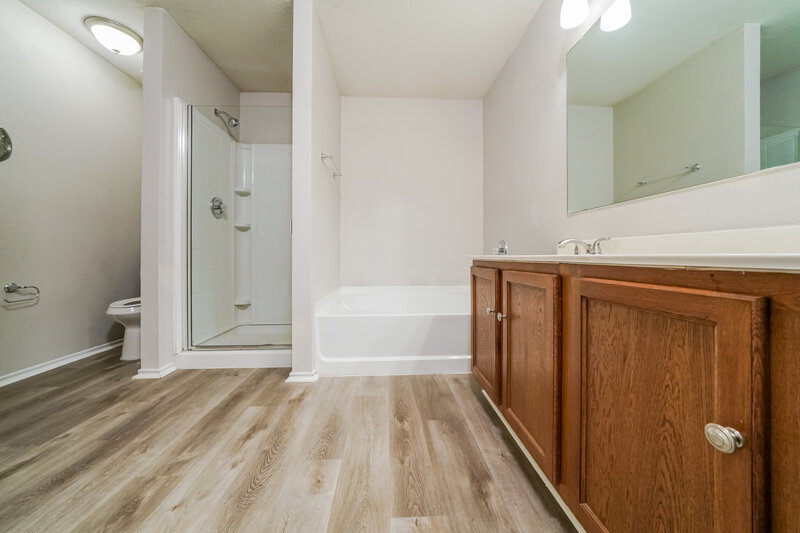 2,025/Mo, 1409 Englewood Dr Royse City, TX 75189 Main Bathroom View