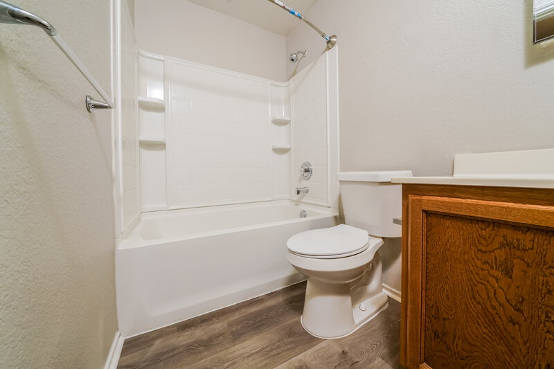 2,025/Mo, 1409 Englewood Dr Royse City, TX 75189 Bathroom View