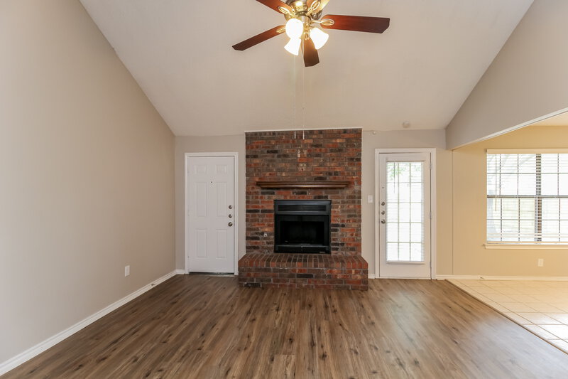 2,110/Mo, 217 Tanglewood St Denton, TX 76207 Living Room View