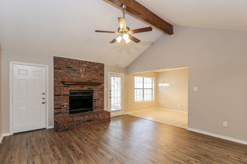 2,110/Mo, 217 Tanglewood St Denton, TX 76207 Living Room View 2