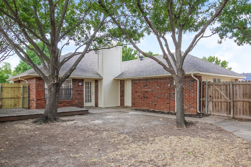 2,110/Mo, 217 Tanglewood St Denton, TX 76207 Rear View
