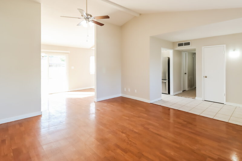 2,020/Mo, 1513 Rahall St Garland, TX 75040 Living Room View 3