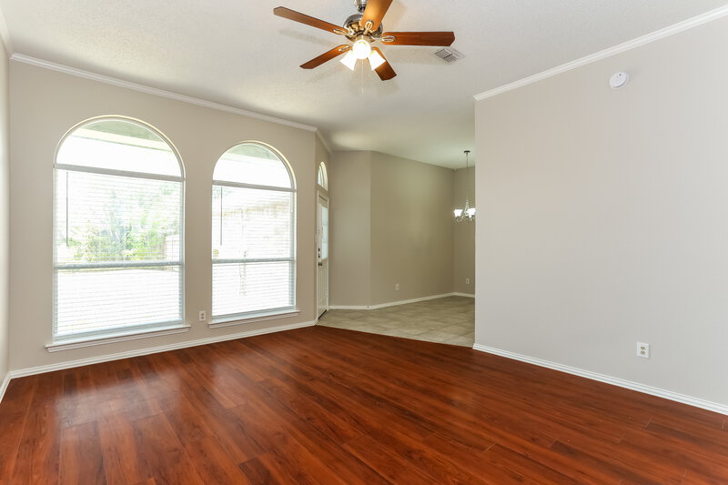 2,370/Mo, 1029 Hampshire Ln Cedar Hill, TX 75104 Living Room View 2