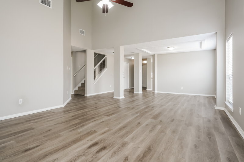 2,560/Mo, 756 Rockett Ln Cedar Hill, TX 75104 Living Room View 2