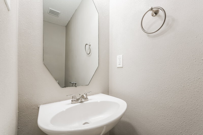 2,560/Mo, 756 Rockett Ln Cedar Hill, TX 75104 Bathroom View 2