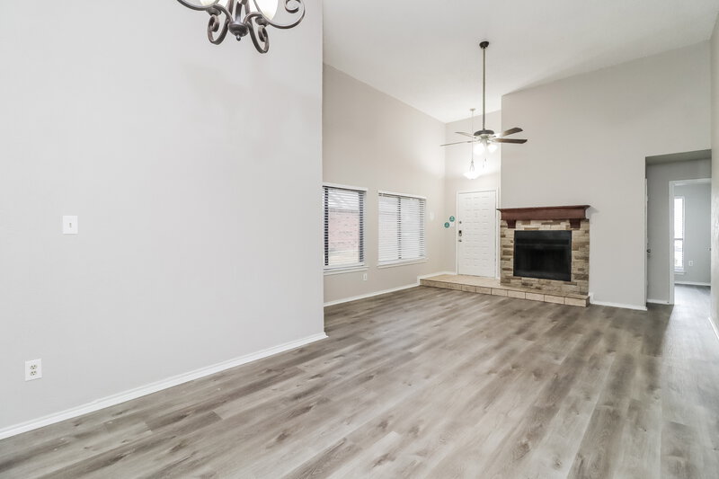 2,230/Mo, 406 Benjamin Ln Arlington, TX 76002 Living Room View 2