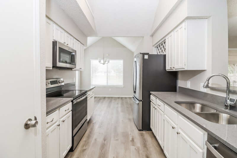 2,230/Mo, 406 Benjamin Ln Arlington, TX 76002 Kitchen View
