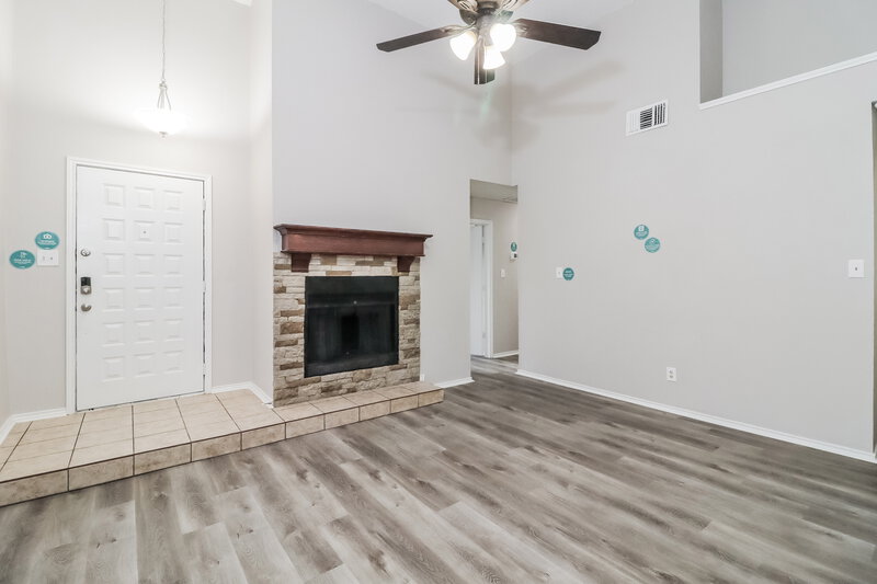 2,230/Mo, 406 Benjamin Ln Arlington, TX 76002 Kitchen View 3
