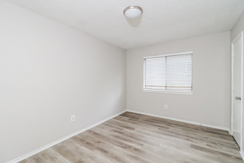 2,230/Mo, 406 Benjamin Ln Arlington, TX 76002 Bedroom View 2
