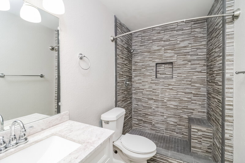 2,230/Mo, 406 Benjamin Ln Arlington, TX 76002 Bathroom View