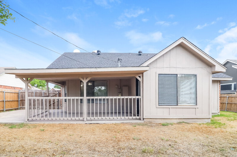 2,230/Mo, 406 Benjamin Ln Arlington, TX 76002 Rear View