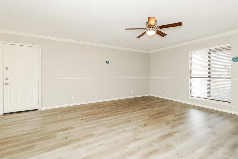 1,790/Mo, 721 Oak Grove Ln Royse City, TX 75189 Living Room View 3