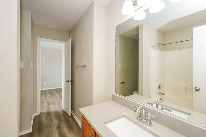1,940/Mo, 2105 Pacino Dr Fort Worth, TX 76134 Bathroom View