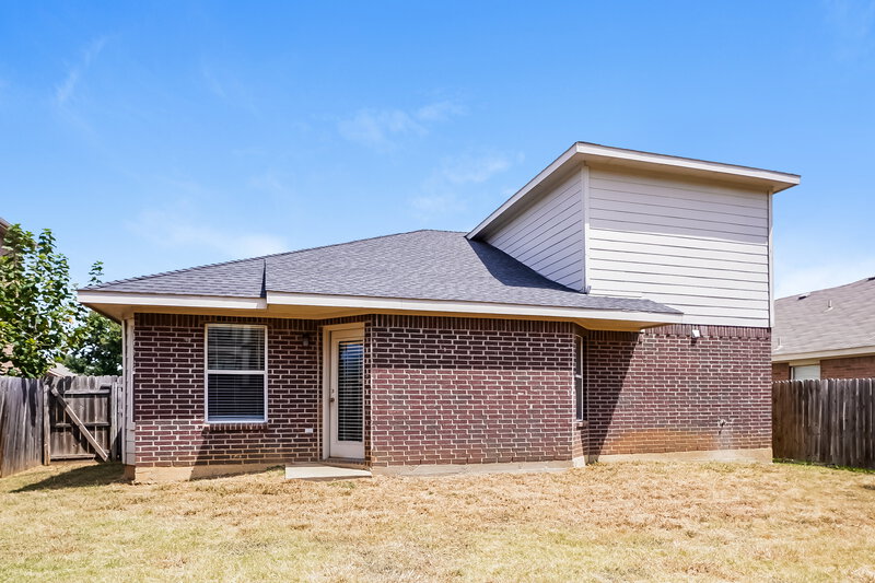 1,940/Mo, 2105 Pacino Dr Fort Worth, TX 76134 Rear View