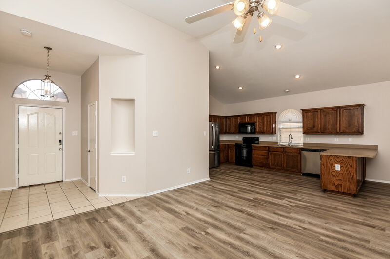2,050/Mo, 3216 Florian Ln Fort Worth, TX 76108 Living Room View 2