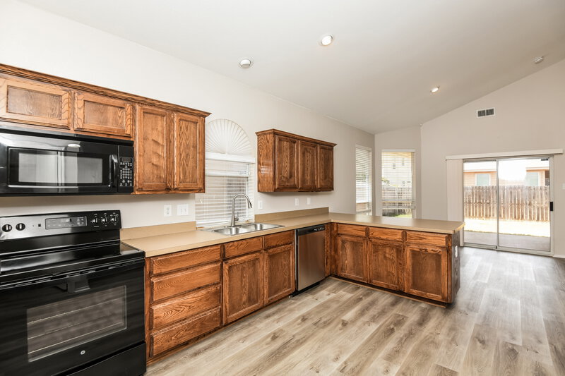 2,050/Mo, 3216 Florian Ln Fort Worth, TX 76108 Kitchen View 3