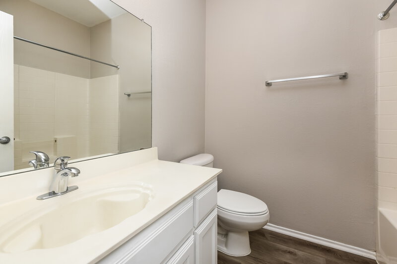 2,050/Mo, 3216 Florian Ln Fort Worth, TX 76108 Bathroom View