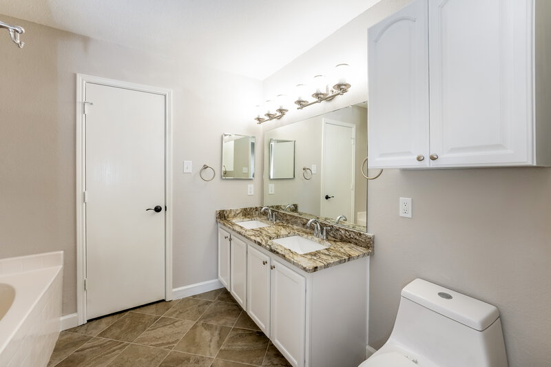 2,215/Mo, 1216 Beatty Dr Cedar Hill, TX 75104 Main Bathroom View