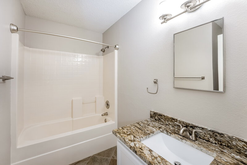 2,215/Mo, 1216 Beatty Dr Cedar Hill, TX 75104 Bathroom View
