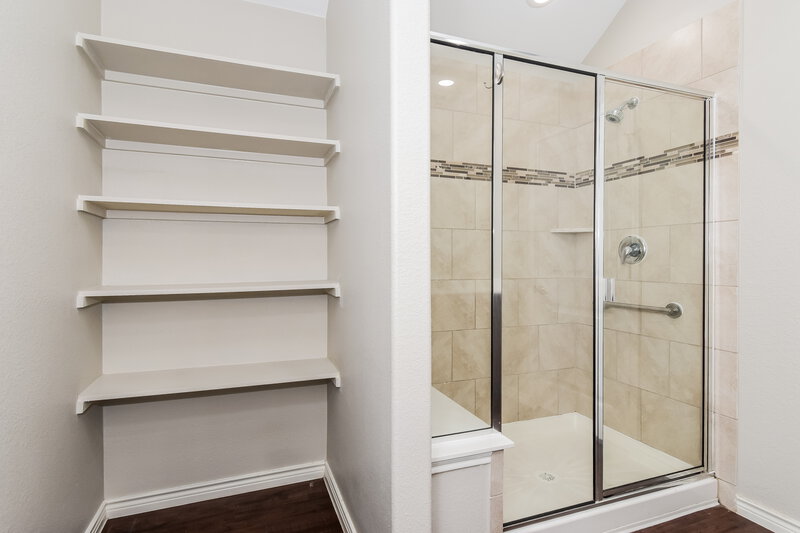 2,285/Mo, 3136 Honeycomb Way Royse City, TX 75189 Main Bathroom View