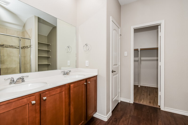 2,285/Mo, 3136 Honeycomb Way Royse City, TX 75189 Main Bathroom View 2