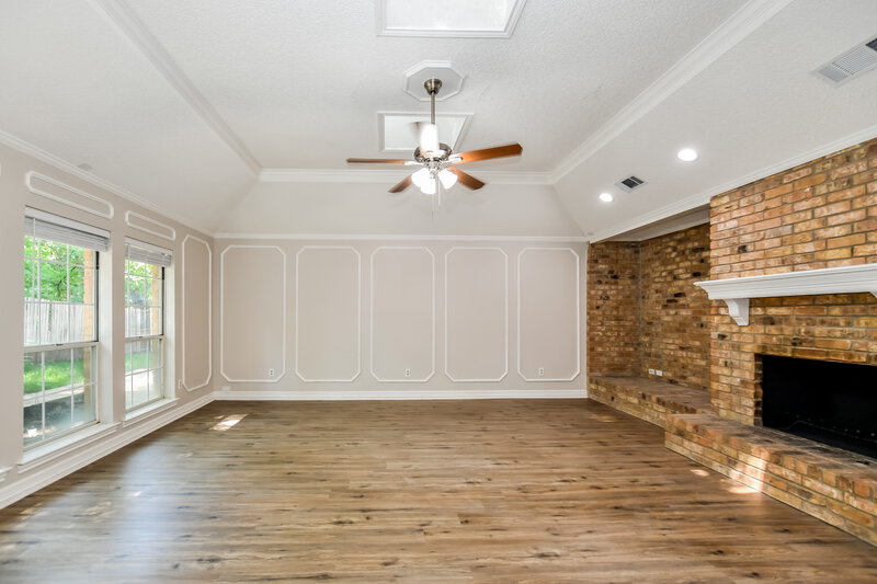 2,485/Mo, 712 Creek Tree Dr Desoto, TX 75115 Living Room View 2