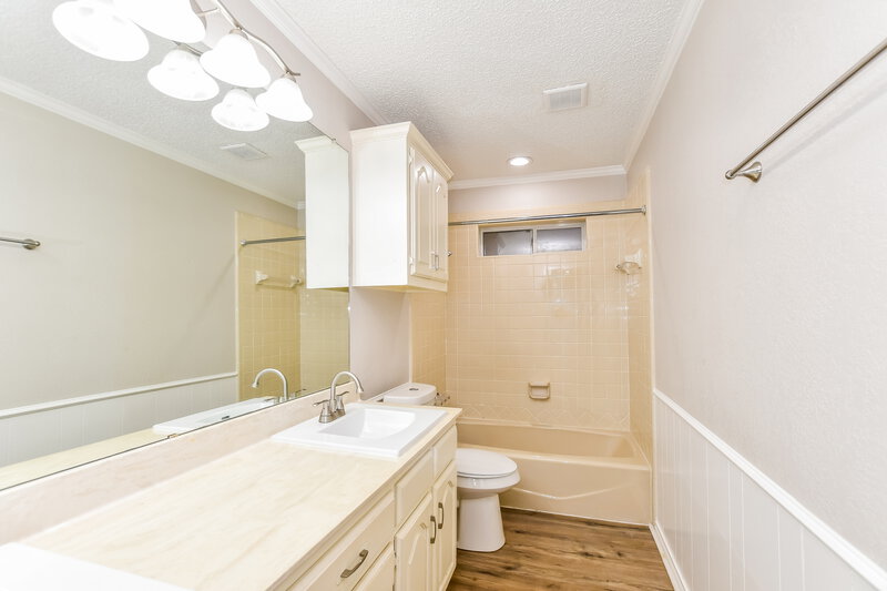 2,485/Mo, 712 Creek Tree Dr Desoto, TX 75115 Bathroom View