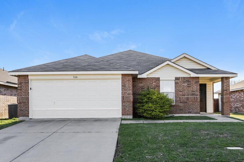 1,855/Mo, 1316 Hazelnut Dr Fort Worth, TX 76140 External View