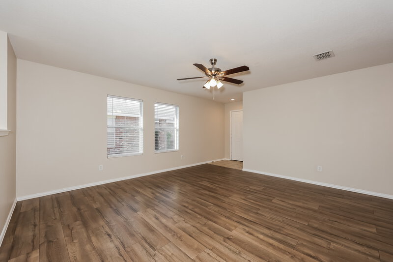 1,875/Mo, 1316 Hazelnut Dr Fort Worth, TX 76140 Living Room View