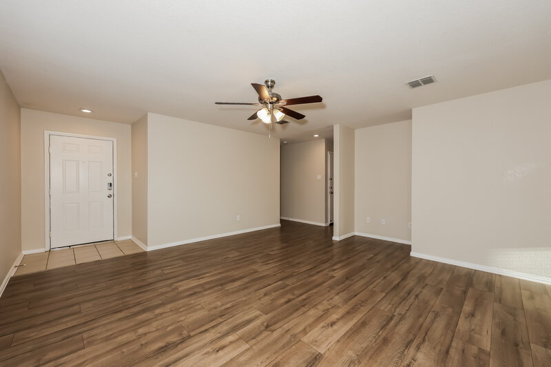 1,875/Mo, 1316 Hazelnut Dr Fort Worth, TX 76140 Living Room View 2
