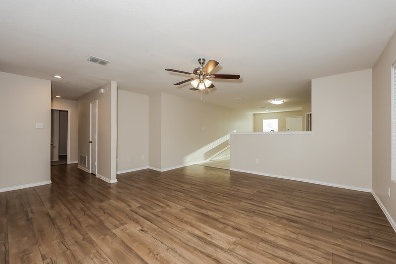 1,875/Mo, 1316 Hazelnut Dr Fort Worth, TX 76140 Living Room View 3