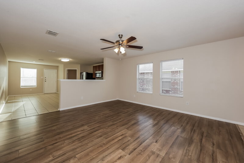 1,875/Mo, 1316 Hazelnut Dr Fort Worth, TX 76140 Living Room View 4