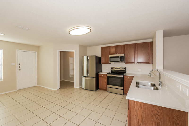 1,875/Mo, 1316 Hazelnut Dr Fort Worth, TX 76140 Kitchen View
