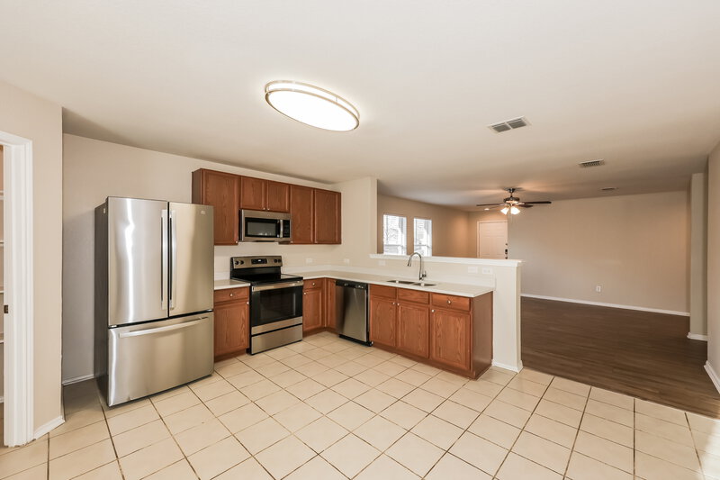 1,875/Mo, 1316 Hazelnut Dr Fort Worth, TX 76140 Kitchen View 2