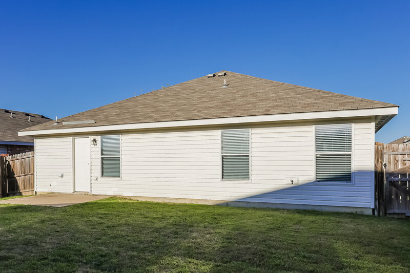 1,875/Mo, 1316 Hazelnut Dr Fort Worth, TX 76140 Rear View